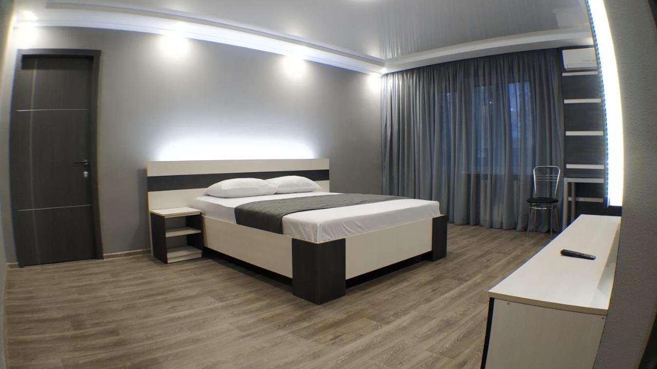 Двухкомнатный Люкс Центр Металлургов 19 Kr Apartments Krivoy Rog Bagian luar foto