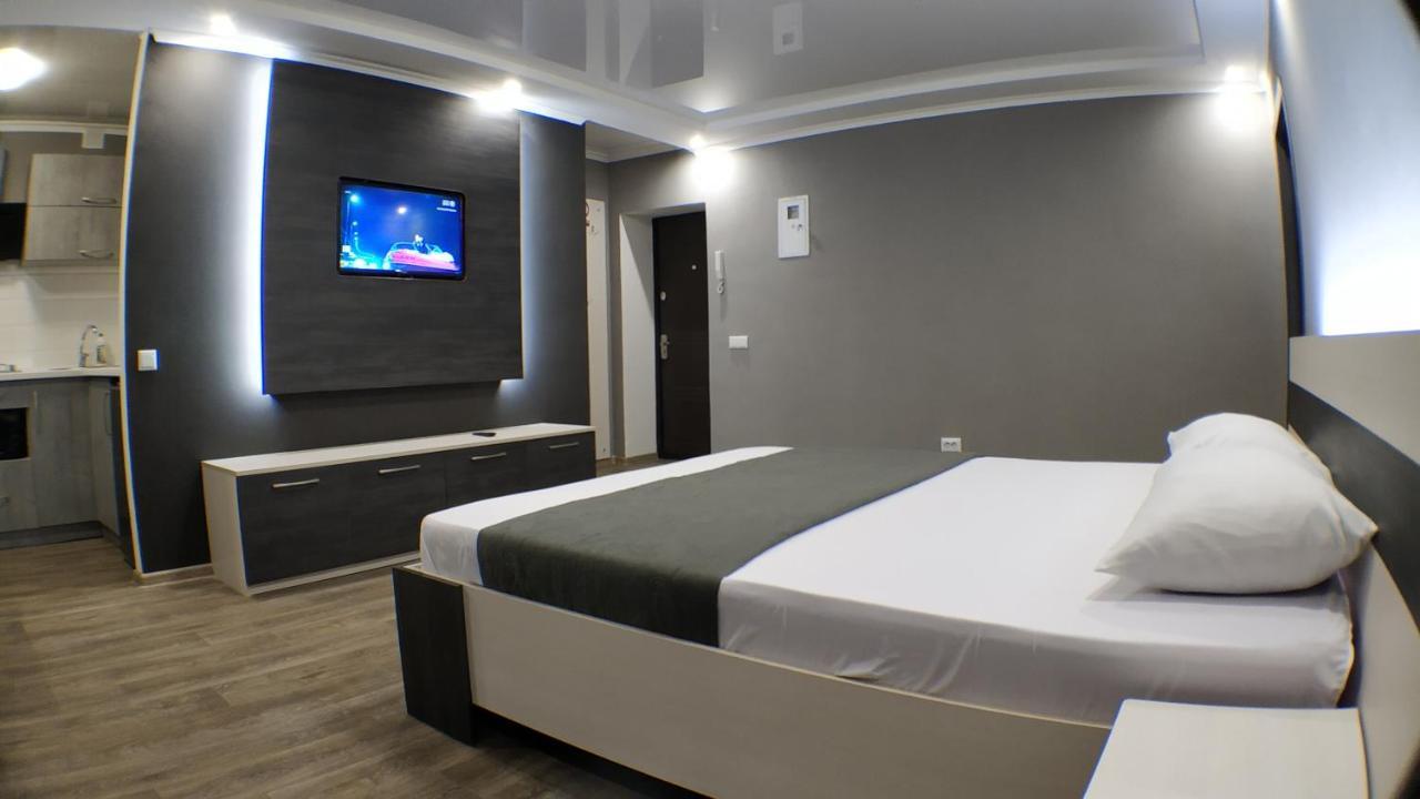 Двухкомнатный Люкс Центр Металлургов 19 Kr Apartments Krivoy Rog Bagian luar foto