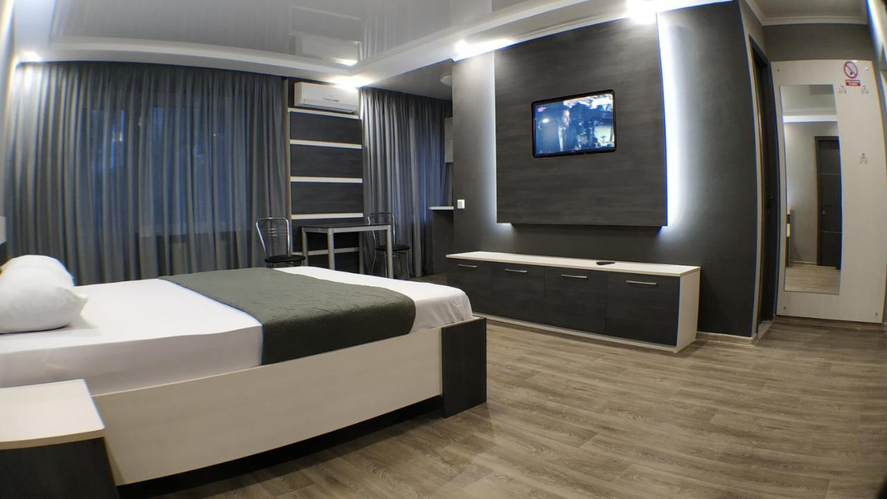 Двухкомнатный Люкс Центр Металлургов 19 Kr Apartments Krivoy Rog Bagian luar foto