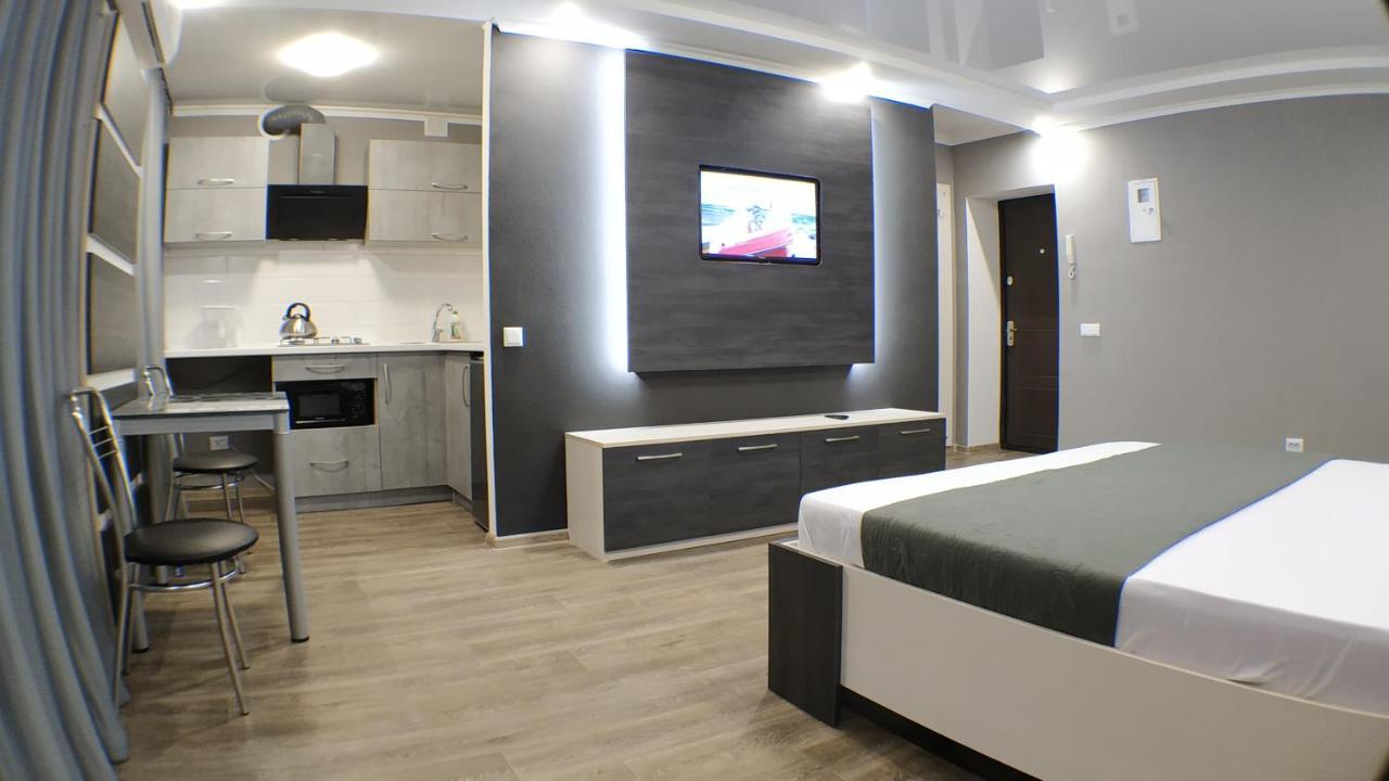 Двухкомнатный Люкс Центр Металлургов 19 Kr Apartments Krivoy Rog Bagian luar foto